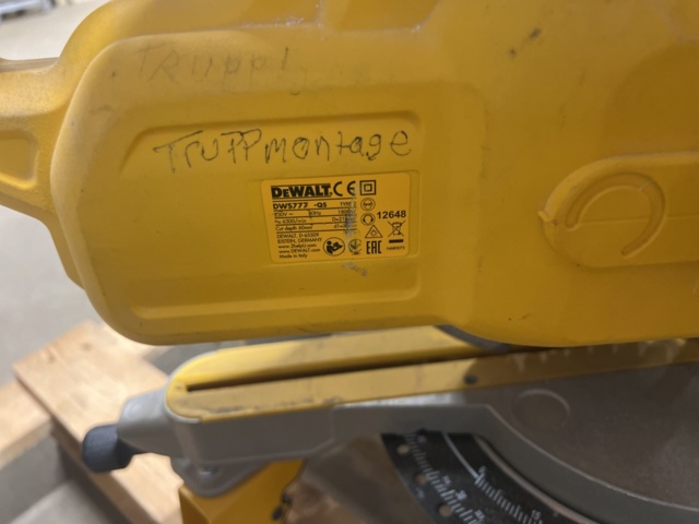 1469648-4 Crosscut and miter saw with saw table - DeWalt DWS777-QS / DE7025-XJ