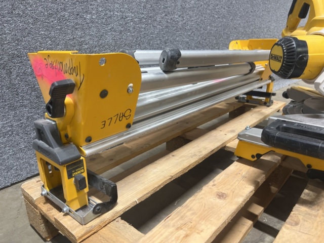 1469648-5 Crosscut and miter saw with saw table - DeWalt DWS777-QS / DE7025-XJ