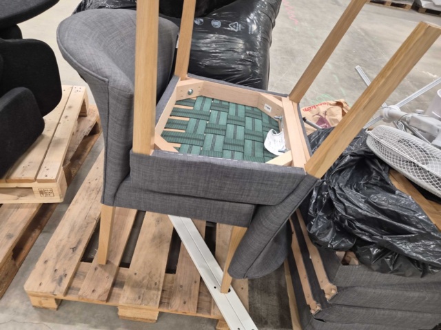 1347218-13 Kontorsmöbler – Blandade modeller, stolar, bord, omonterat