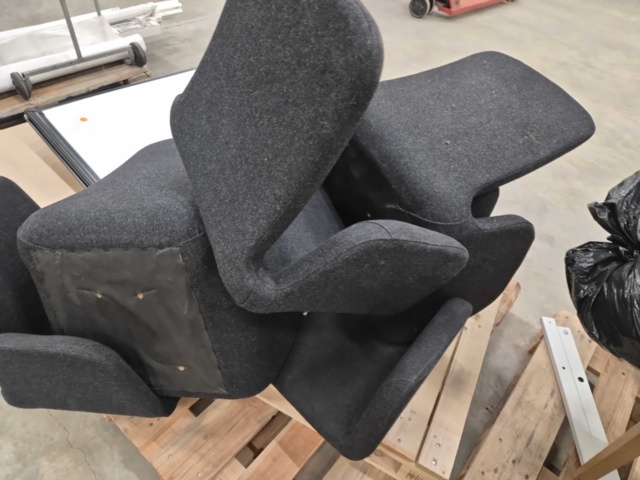 1347218-14 Kontorsmöbler – Blandade modeller, stolar, bord, omonterat