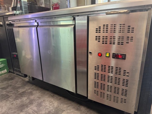 1471257-3 Kylbänk / Salladsbar med glasöverdel – Mega Gastronomi