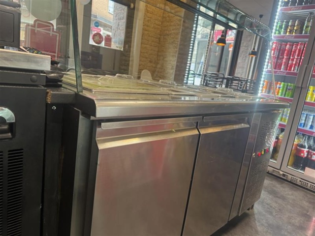 1471257-8 Kylbänk / Salladsbar med glasöverdel – Mega Gastronomi