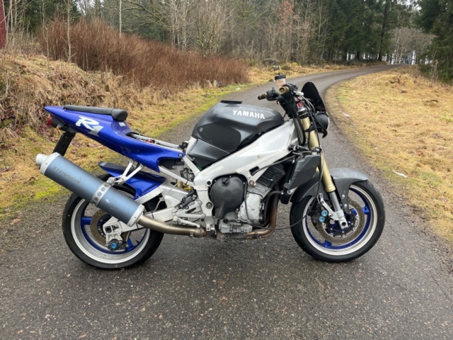 1351411-4 Motorcykel - Yamaha YZF-R1 1.0 Manuell, 150hk -1999 (Reparationsobjekt)