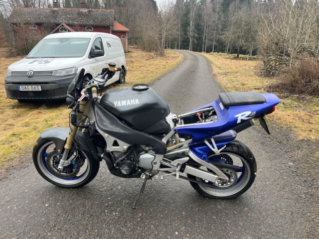 1351411-8 Motorcykel - Yamaha YZF-R1 1.0 Manuell, 150hk -1999 (Reparationsobjekt)