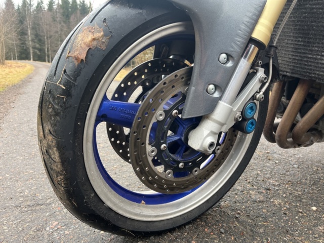 1351411-9 Motorcykel - Yamaha YZF-R1 1.0 Manuell, 150hk -1999 (Reparationsobjekt)