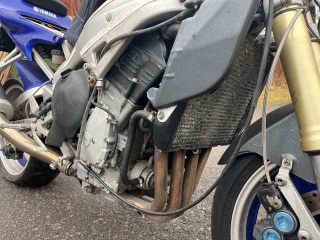 1351411-12 Motorcykel - Yamaha YZF-R1 1.0 Manuell, 150hk -1999 (Reparationsobjekt)