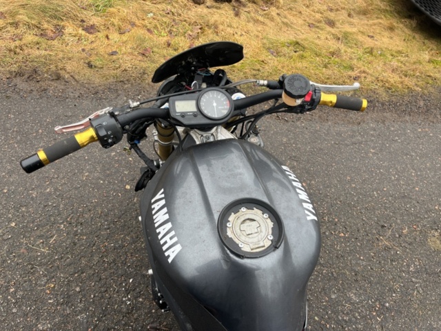 1351411-28 Motorcykel - Yamaha YZF-R1 1.0 Manuell, 150hk -1999 (Reparationsobjekt)