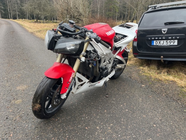 1351410-1 Motorcykel - Yamaha YZF-R1 1.0 Manuell, 150hk -1999 (Reparationsobjekt)