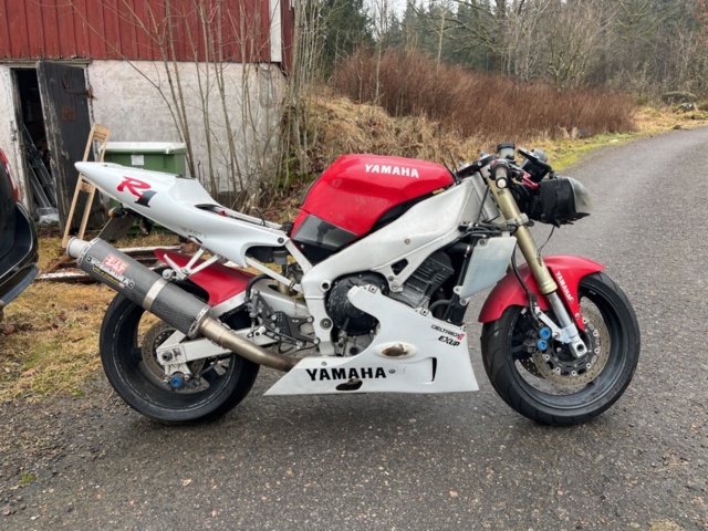 1351410-4 Motorcykel - Yamaha YZF-R1 1.0 Manuell, 150hk -1999 (Reparationsobjekt)