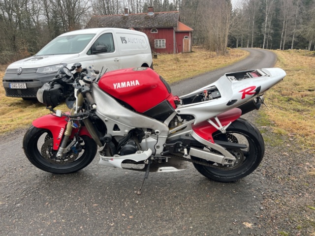 1351410-8 Motorcykel - Yamaha YZF-R1 1.0 Manuell, 150hk -1999 (Reparationsobjekt)