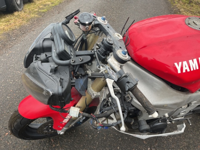 1351410-9 Motorcykel - Yamaha YZF-R1 1.0 Manuell, 150hk -1999 (Reparationsobjekt)