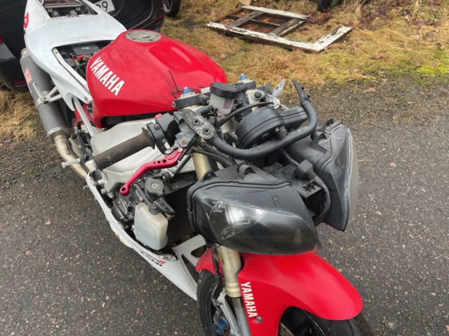 1351410-13 Motorcykel - Yamaha YZF-R1 1.0 Manuell, 150hk -1999 (Reparationsobjekt)