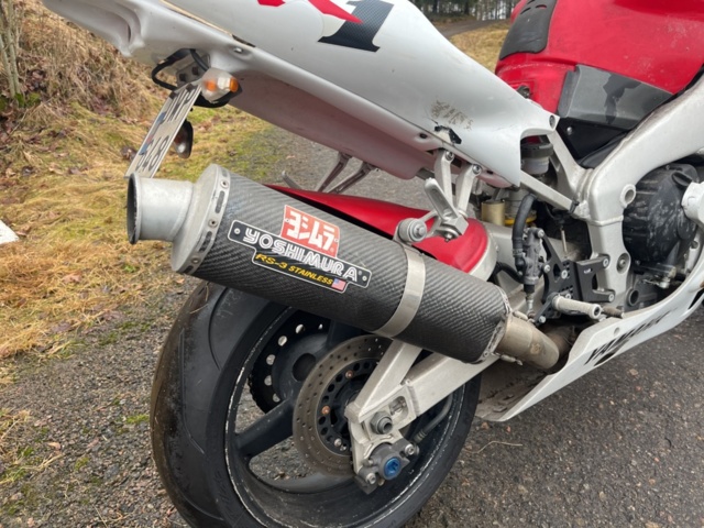 1351410-21 Motorcykel - Yamaha YZF-R1 1.0 Manuell, 150hk -1999 (Reparationsobjekt)