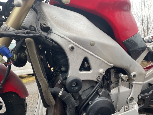 1351410-27 Motorcykel - Yamaha YZF-R1 1.0 Manuell, 150hk -1999 (Reparationsobjekt)