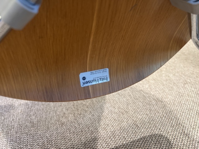 1469650-5 Office furniture - Fritz Hansen chairs and tables