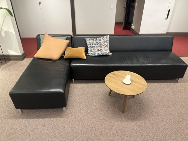 1469654-5 Office furniture - Sofa and table