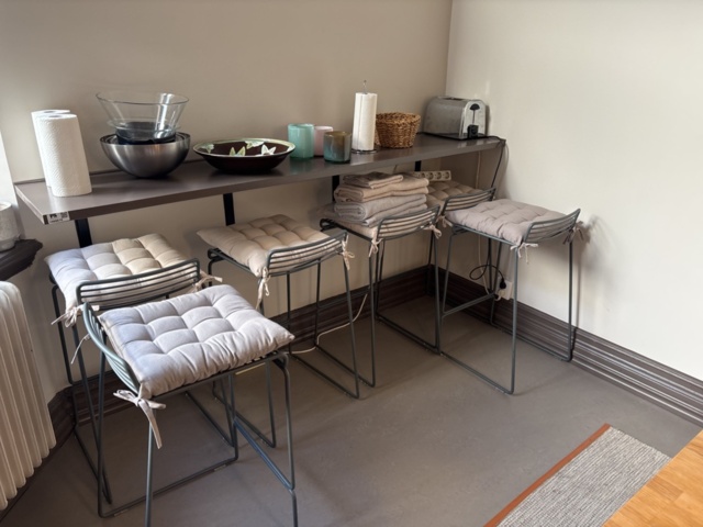 1469670-1 Bar counter and bar stools