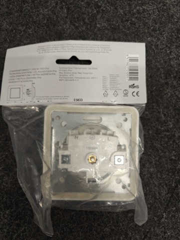 1498262-10 Wall sockets, lamp sockets & vehicle lighting