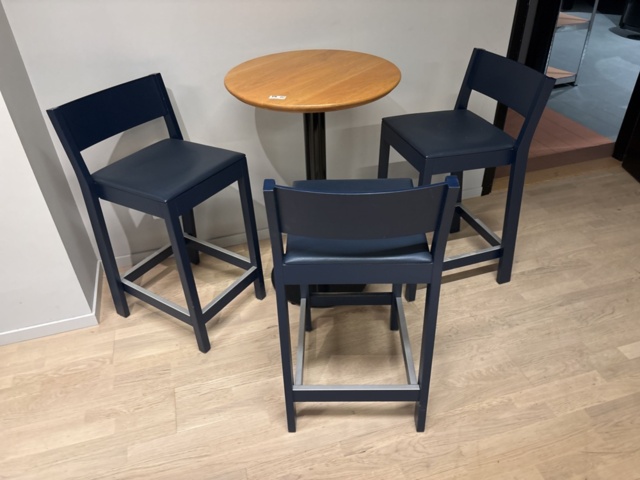 1428546-1 Furniture - Standing tables and high stools