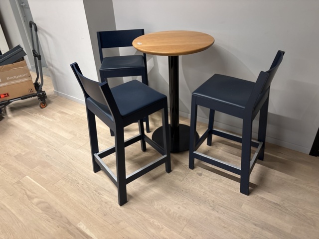 1428546-3 Furniture - Standing tables and high stools