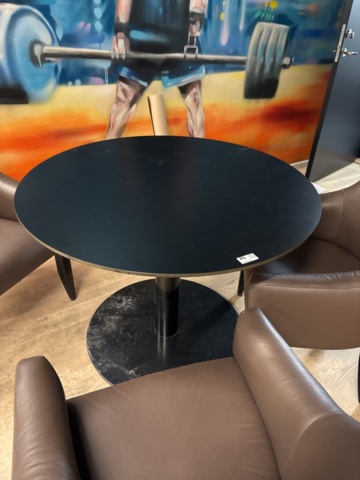 1428547-8 Möblemang - Bord och 3 fotöljer