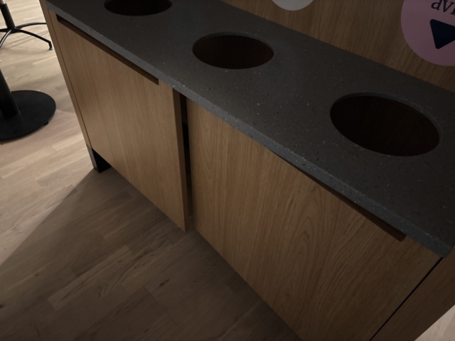 1428549-7 Recycling station with three compartments