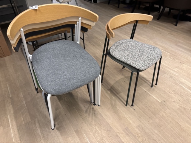 1428551-1 Stolar i diverse färger