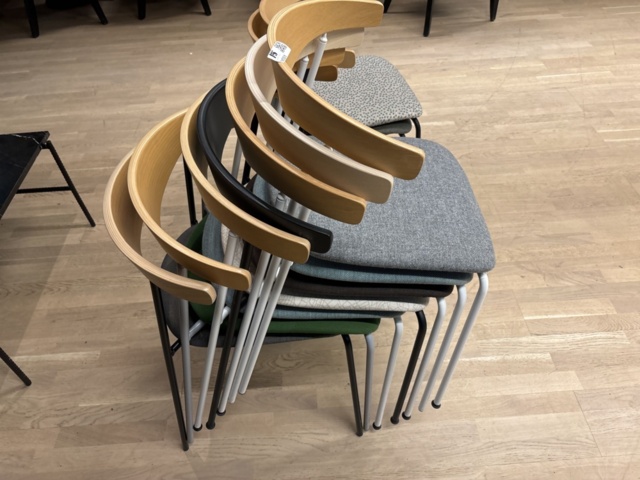 1428551-4 Stolar i diverse färger