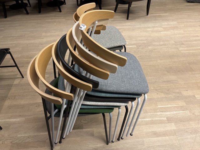 1428551-5 Stolar i diverse färger