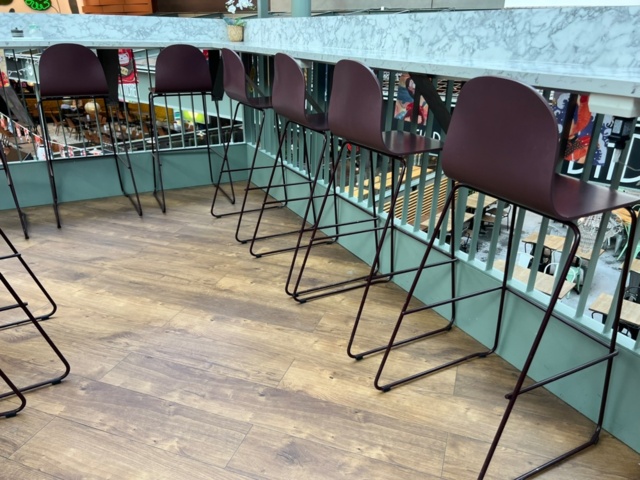 1489869-4 Bar stools