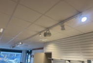 1469803 Samlingsobjekt - Spotlights och högtalare med skensystem