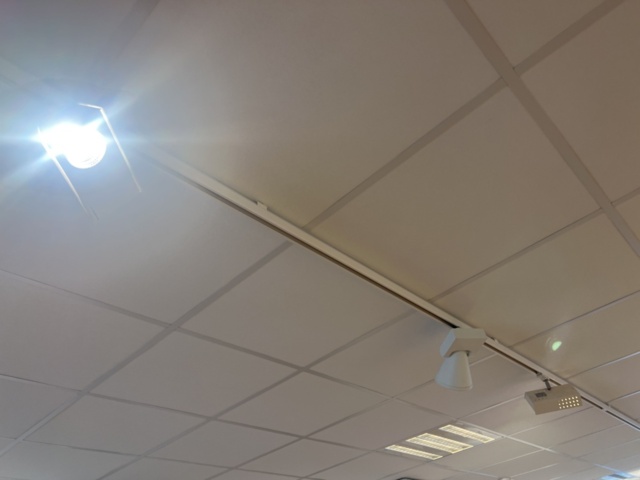 1469803-3 Samlingsobjekt - Spotlights och högtalare med skensystem