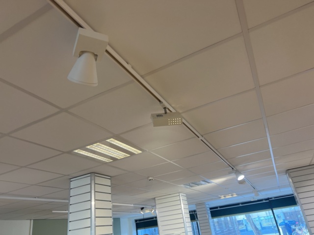 1469803-4 Samlingsobjekt - Spotlights och högtalare med skensystem