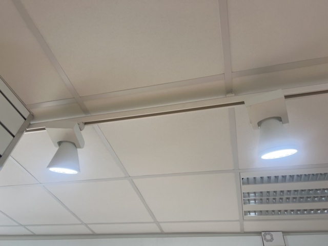 1469803-6 Samlingsobjekt - Spotlights och högtalare med skensystem