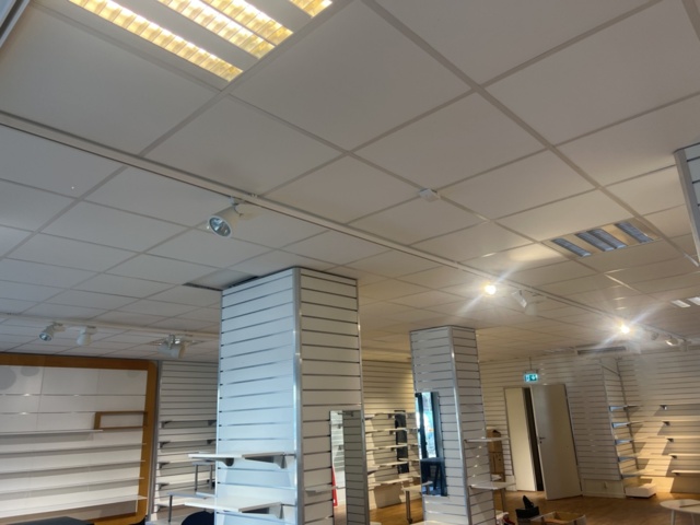 1469803-9 Samlingsobjekt - Spotlights och högtalare med skensystem