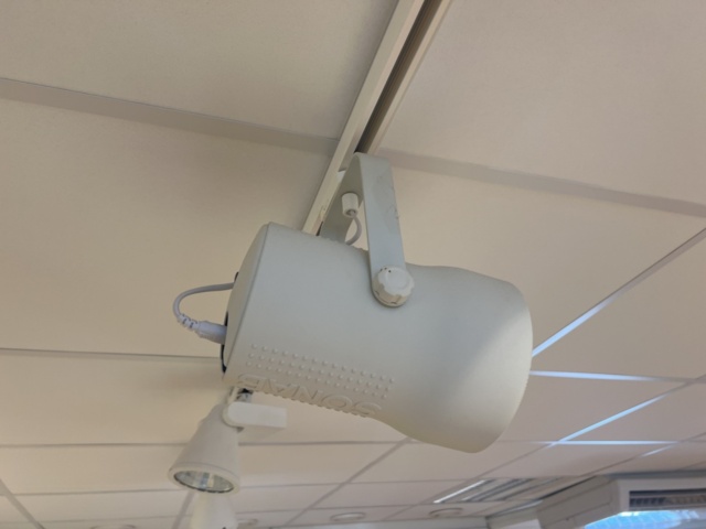 1469803-15 Samlingsobjekt - Spotlights och högtalare med skensystem