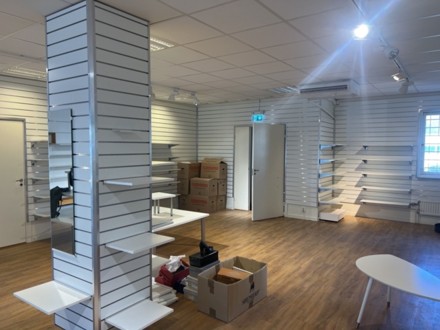 1469804-1 Spårpaneler med hyllplan och speglar