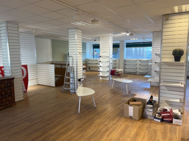 1469804-5 Spårpaneler med hyllplan och speglar