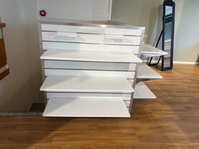 1469804-6 Spårpaneler med hyllplan och speglar