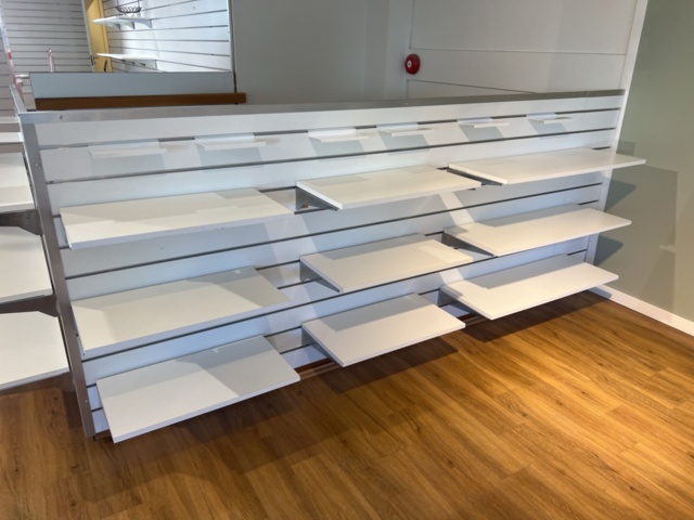 1469804-7 Spårpaneler med hyllplan och speglar