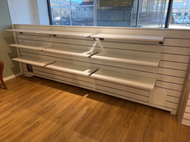 1469804-8 Spårpaneler med hyllplan och speglar