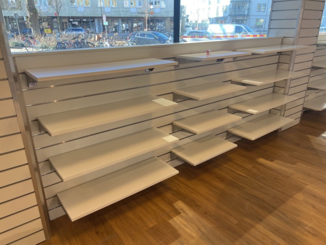 1469804-9 Spårpaneler med hyllplan och speglar