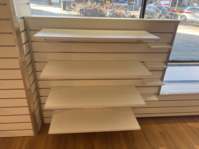 1469804-10 Spårpaneler med hyllplan och speglar