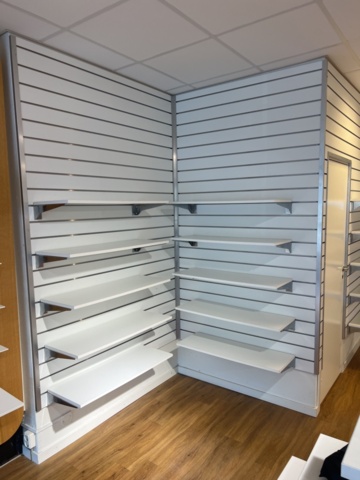 1469804-11 Spårpaneler med hyllplan och speglar