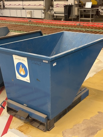 Stable and strong self-tipping container - PS Auction - We value the ...