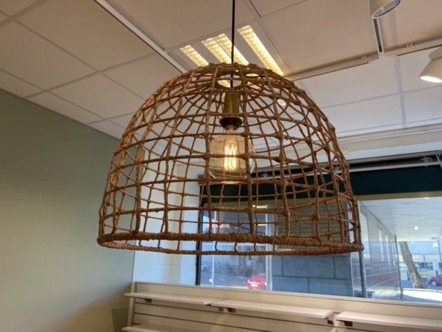 1469805-6 Möbler - Skänk, belysning, byrå