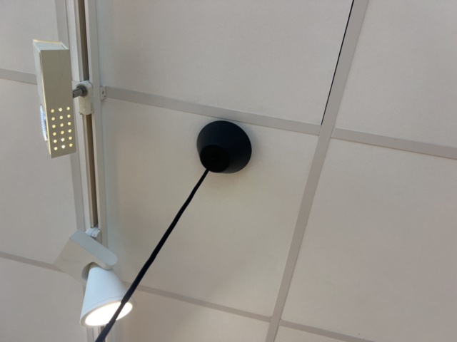 1469805-7 Möbler - Skänk, belysning, byrå