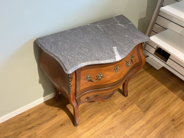 1469805-9 Möbler - Skänk, belysning, byrå