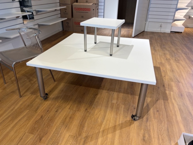 1469806-1 Exponeringsbord 7 st, stolar, m.m