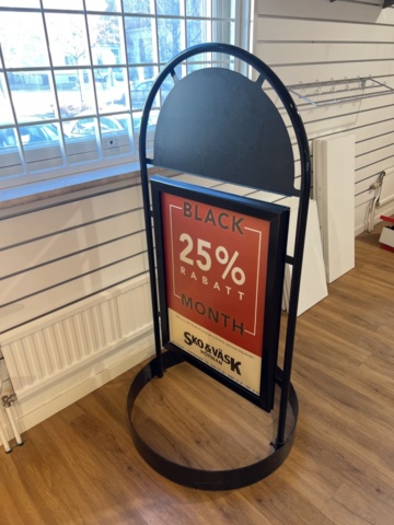 1469806-11 Exponeringsbord 7 st, stolar, m.m